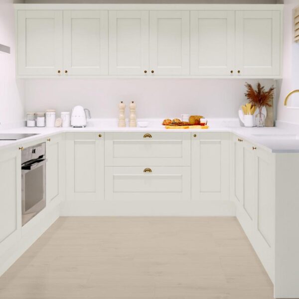 Kupua Linen Dolaplar | Ürün ve Meta Açıklaması:
Klasik shaker tarzını modern bir zarafetle buluşturan Kupua Linen dolaplar, yumuşak keten tonuyla mutfağınıza sıcak ve huzurlu bir atmosfer kazandırır. Beş parçalı yapısı ve doğal damarlı yüzeyiyle masif ahşabın lüks görünümünü uygun fiyatla sunar. İnce bordür detayı ve nötr renk paleti sayesinde zamansız bir tasarımı çağdaş bir stille birleştirir. 19 mm kalınlığındaki sağlam ön paneller, yoğun kullanım alanlarında uzun ömürlü dayanıklılık sağlar. Farklı boyut, konfigürasyon ve dolap seçenekleriyle Kupua Linen koleksiyonu, ergonomik, şık ve kişiselleştirilebilir bir mutfak düzeni oluşturmak için mükemmel bir tercihtir.